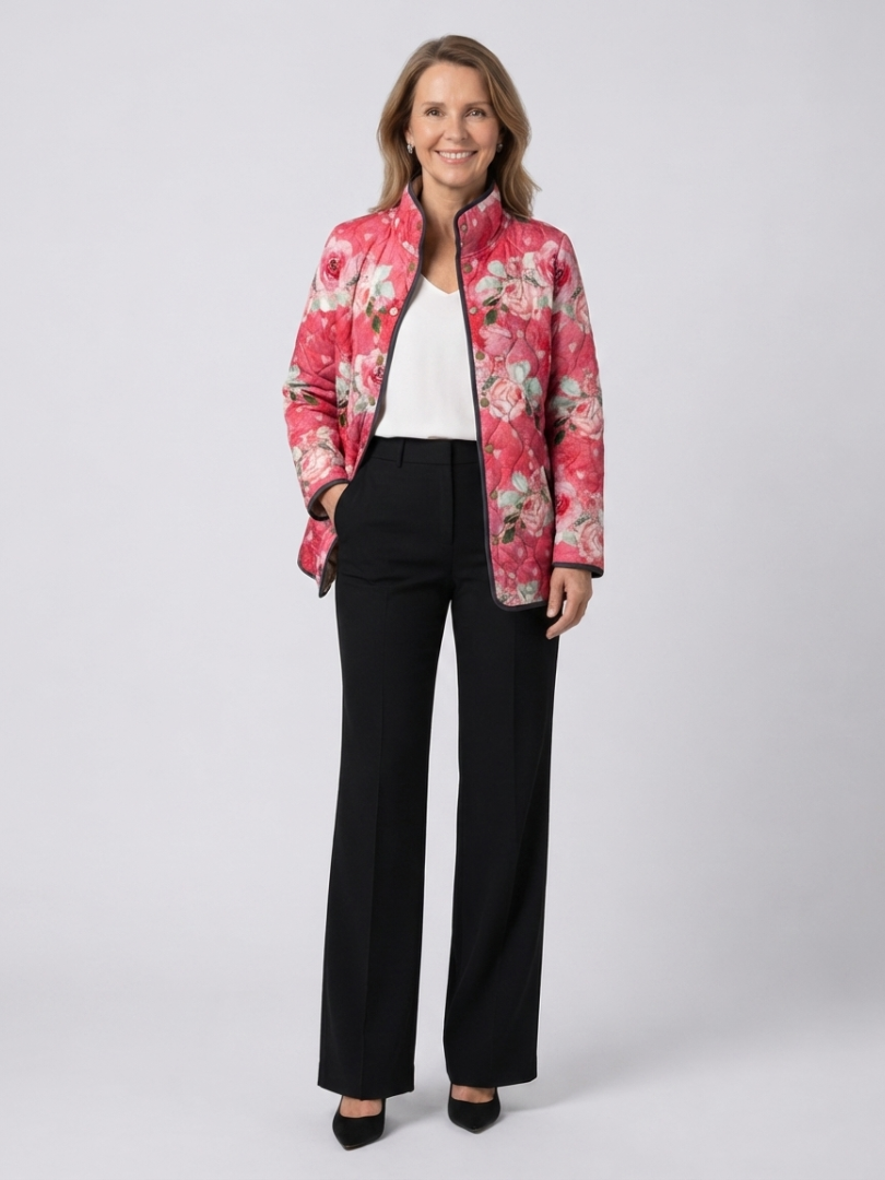 Christine | Gesteppte Jacke mit pudrigen Rosen – Himbeerrosa