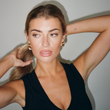 Dual-Tone Petite Knot Ohrringe